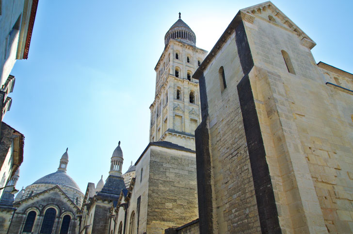 Une photo de la cathédrale Saint-Front à Périgueux
