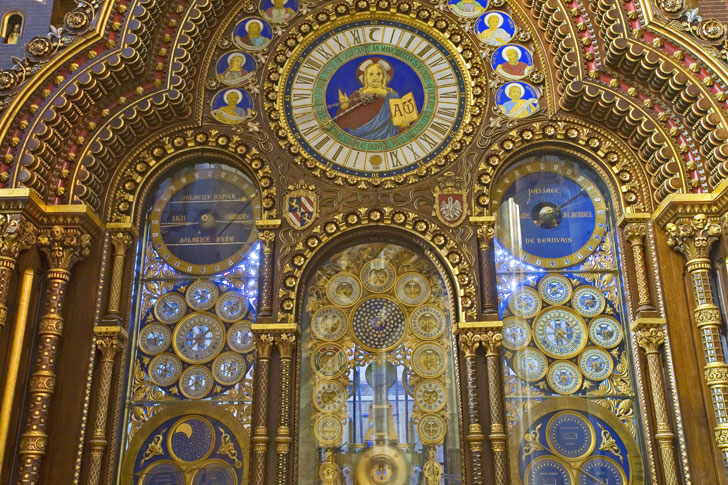 Photo de l'horloge de la cathédrale Saint-Pierre de Beauvais