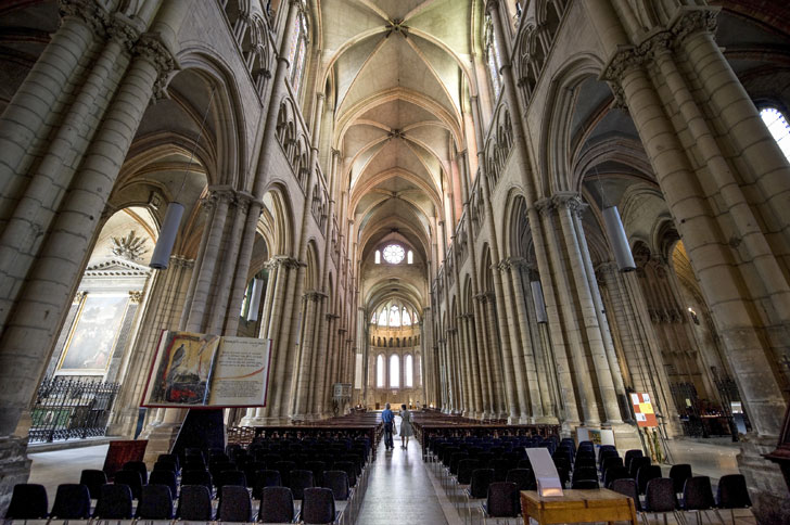 Photo prise de l'intérieur de la cathédrale de Lyon