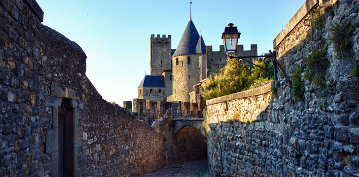 Une ruelle de la cité médiévale de Carcassonne
