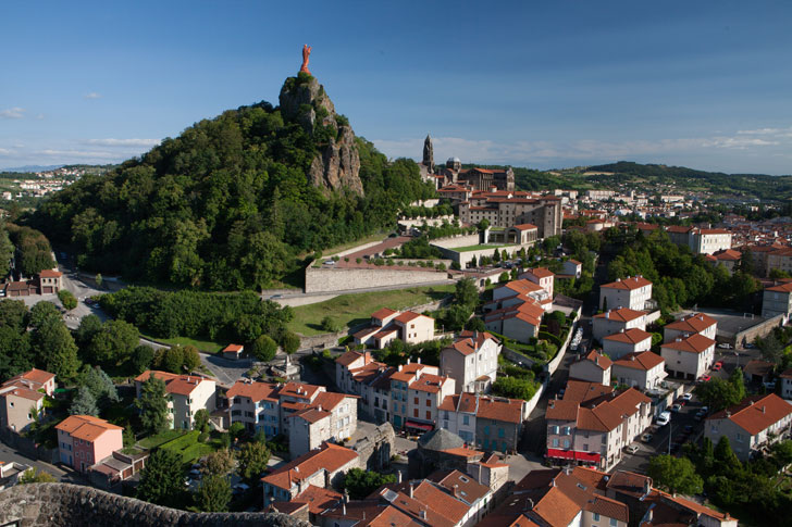 Photo d'ensemble du Rocher Corneille au Puy-en-Velay