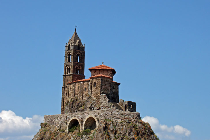 Le Rocher Saint-Michel d'Aiguilhe au Puy-en-Velay