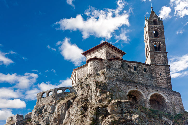 Le Rocher Saint-Michel d'Aiguilhe au Puy-en-Velay