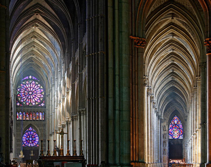 Photo prise de l'intérieur de la cathédrale Notre-Dame de Reims