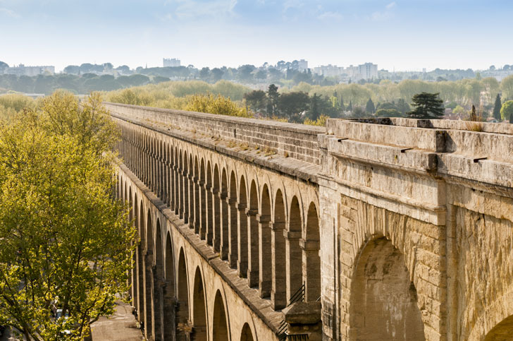 Photo de l'aqueduc des Arceaux à Montpellier