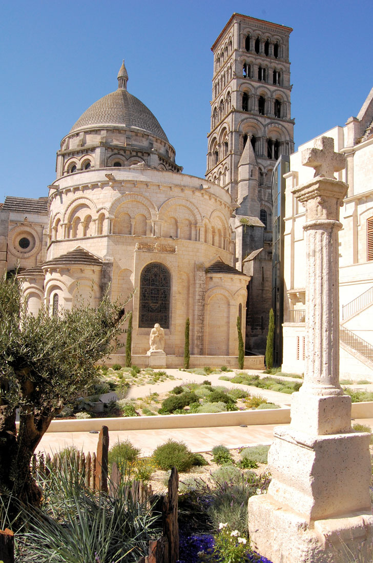 Photo du jardin de la cathédrale Saint-Pierre d'Angoulême