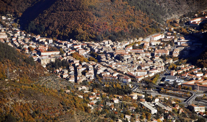 Vue aérienne de la ville de Digne-les-Bains