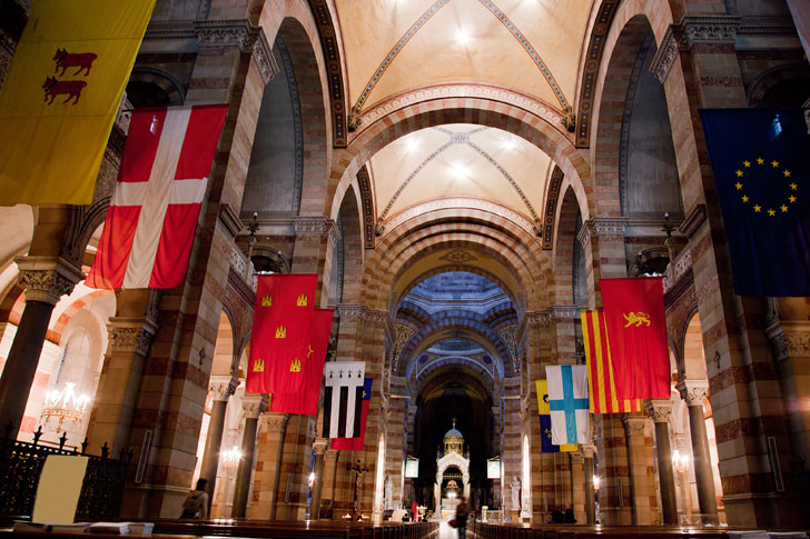Photo prise de l'intérieur de la cathédrale la Major de Marseille