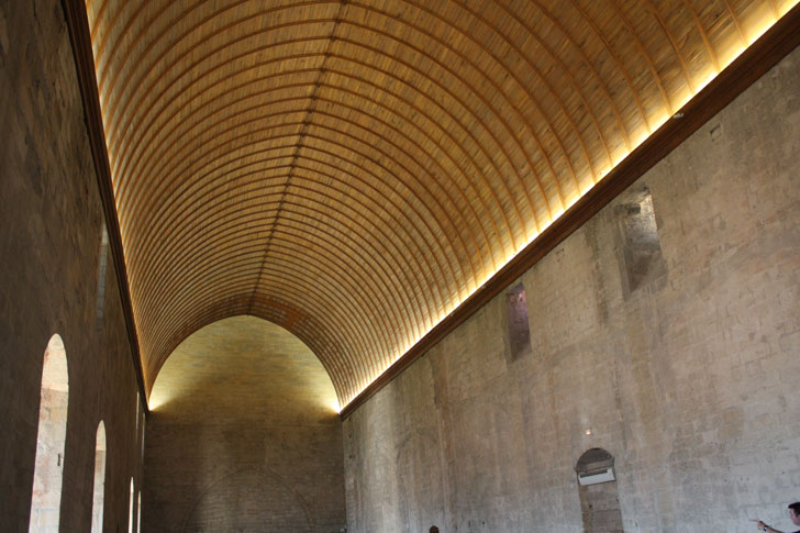 Photo prise de l'intérieur du Palais des Papes à Avignon