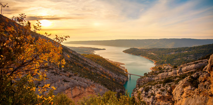 Le lac de Sainte-Croix dans le parc naturel régional du Verdon