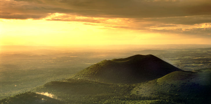 Un volcan éteint du parc naturel régional des volcans d'Auvergne