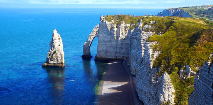 La falaise d'Aval et l'Aiguille à Étretat