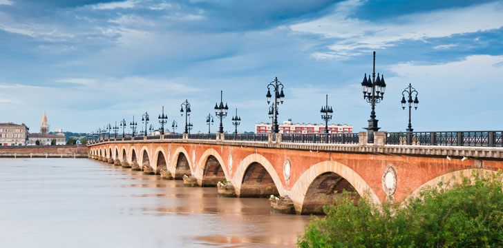 Le Pont de Pierre à Bordeaux