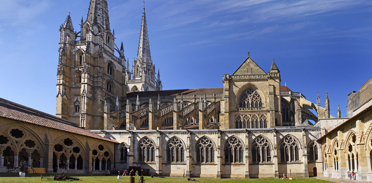 Le cloître de la Cathédrale Sainte-Marie à Bayonne