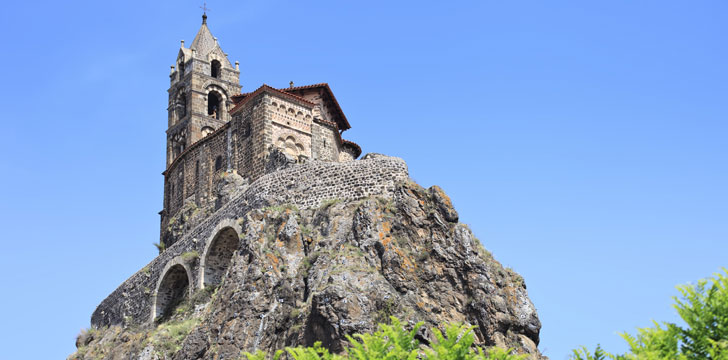 Le rocher et la chapelle Saint-Michel d'Aiguilhe au Puy-en-Velay
