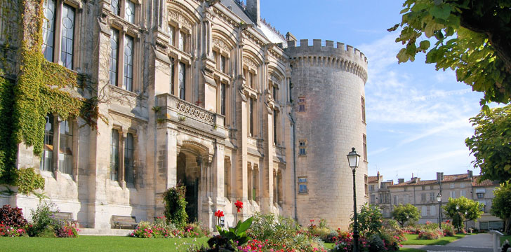 L'Hôtel de Ville, le Donjon et la Tour Ronde d'Angoulême