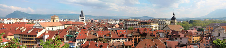 Vue d'ensemble sur la ville d'Annecy (Haute-Savoie)